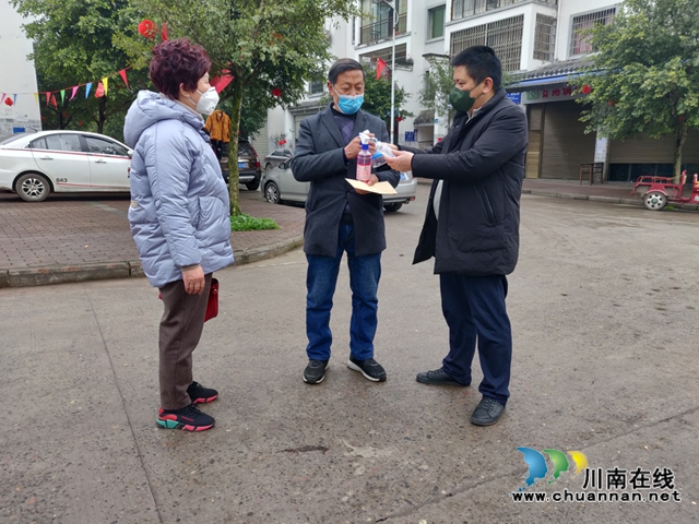 合江縣總工會(huì)慰問(wèn)抗疫一線勞模代表(圖2)