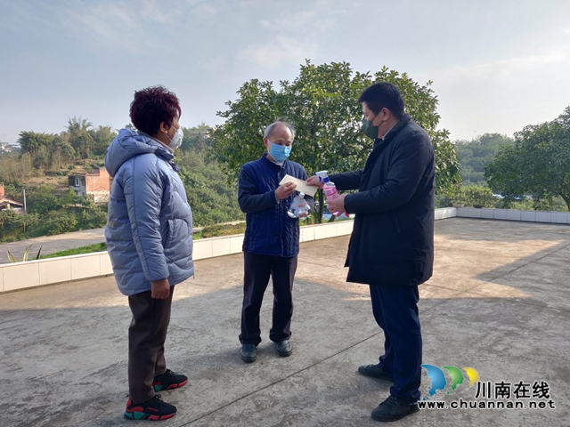 合江縣總工會(huì)慰問(wèn)抗疫一線勞模代表(圖4)