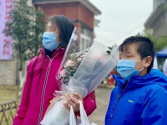 【西南醫(yī)大中醫(yī)院·戰(zhàn)疫一線】瀘州女博士，5個“霸道”第一次！(圖11)