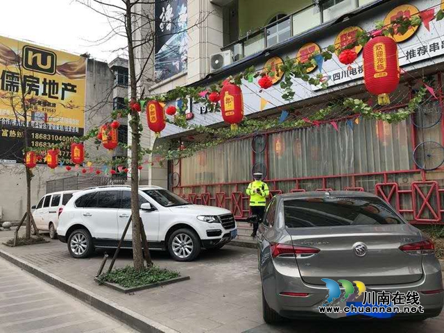 宜賓筠連交警大隊(duì)持續(xù)整治機(jī)動車違規(guī)停放