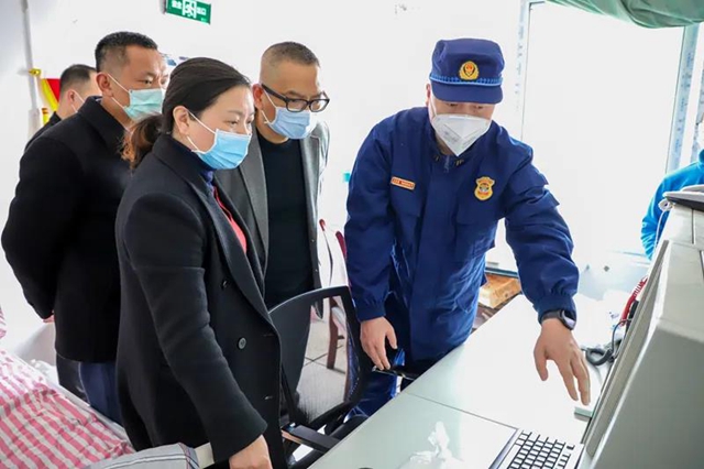 瀘州消防聯(lián)合多部門對疫情防控重點單位開展消防安全指導務指導