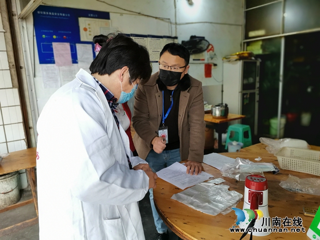 瀘縣潮河鎮(zhèn)組織開展餐飲單位復(fù)業(yè)檢查(圖2)