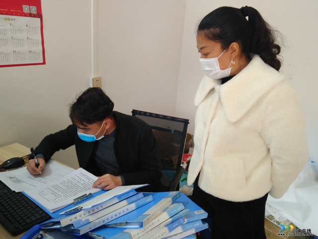 瀘縣督查組到潮河鎮(zhèn)督查企業(yè)復工復產(chǎn)和防疫工作(圖2)