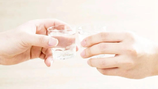 【圍觀】吞口！瀘州90后辣媽豪飲一斤白酒后遭了……