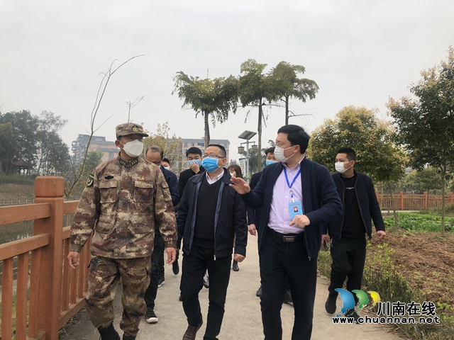 瀘縣縣委常委、人武部政委金林松到百和鎮(zhèn)、立石鎮(zhèn)督導(dǎo)河長制工作(圖2)