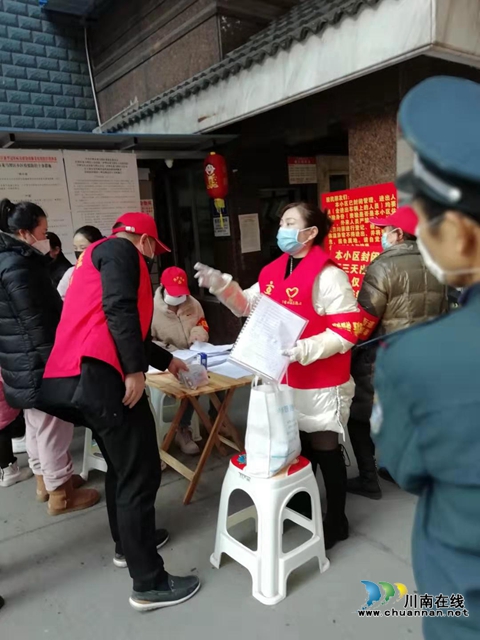 龍馬潭區(qū)紅星街道紅星社區(qū)居委會主任陳楠：不懼疫情 不負(fù)韶華(圖3)