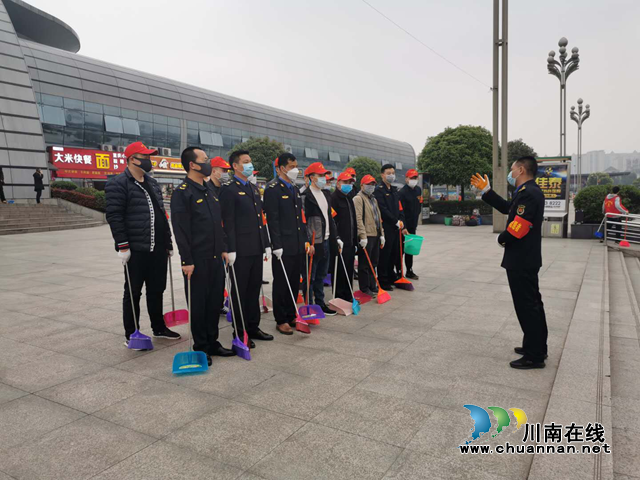 龍馬潭區(qū)綜合行政執(zhí)法局開展愛國衛(wèi)生運動“周末衛(wèi)生大掃除”