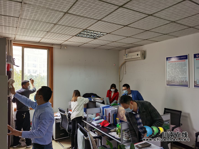 龍馬潭區(qū)綜合行政執(zhí)法局開展愛國衛(wèi)生運(yùn)動“周末衛(wèi)生大掃除”(圖5)