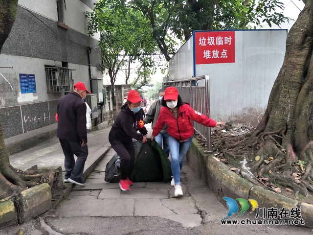 龍馬潭區(qū)紅星街道開展愛國衛(wèi)生運動“周末衛(wèi)生大掃除”行動