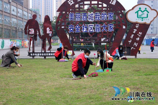 納溪區(qū)萬名黨員干部職工為家園“清肺”(圖1)