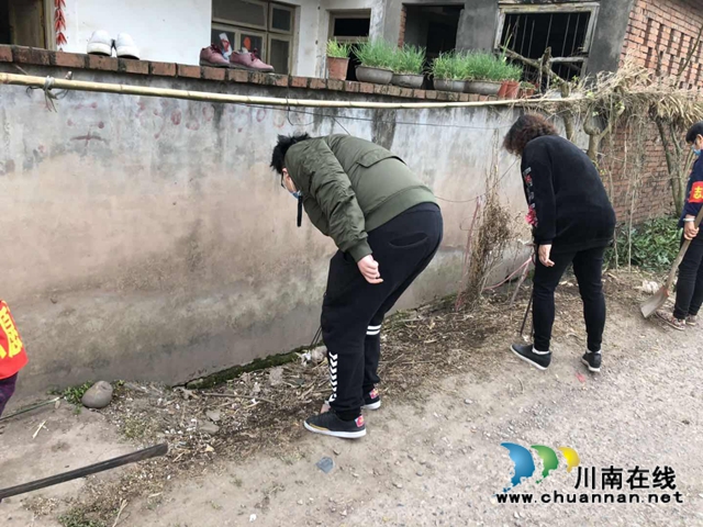 江陽(yáng)區(qū)茜草街道沙坪社區(qū)：開展周末衛(wèi)生大掃除 筑就疫情防控堅(jiān)實(shí)屏障