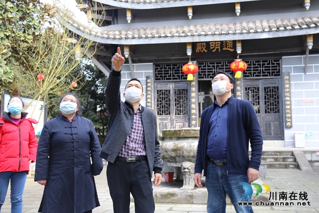 張福榮到瀘縣百和鎮(zhèn)督導(dǎo)宗教場(chǎng)所安全管理及脫貧攻堅(jiān)工作