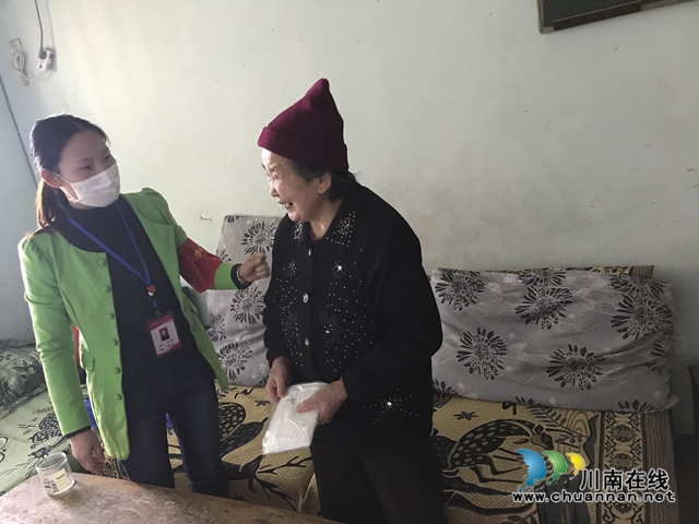 龍馬潭區(qū)小市街道：小小口罩顯關(guān)懷