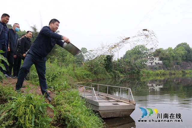 龍馬潭區(qū)魚(yú)塘街道開(kāi)展2020年龍溪河流域魚(yú)塘段漁業(yè)增殖放流活動(dòng)(圖2)