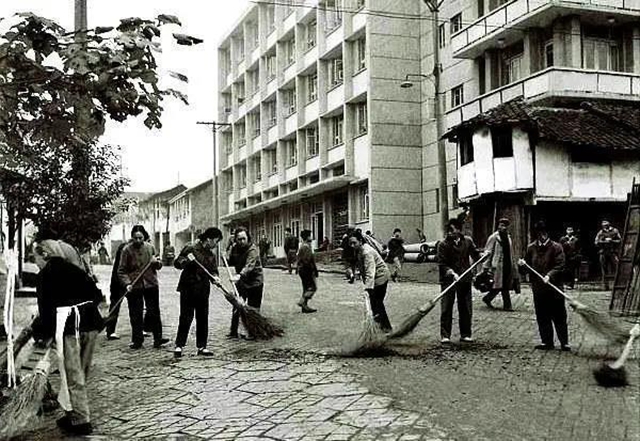 【70年·時(shí)移境遷】西南醫(yī)大附院的這幾個(gè)門診部，勾起您多少回憶呢？(圖3)