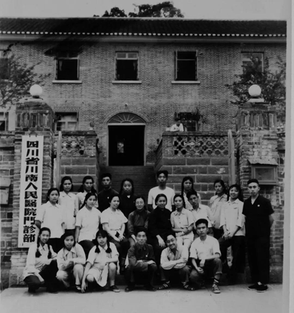 【70年·時(shí)移境遷】西南醫(yī)大附院的這幾個(gè)門診部，勾起您多少回憶呢？(圖4)