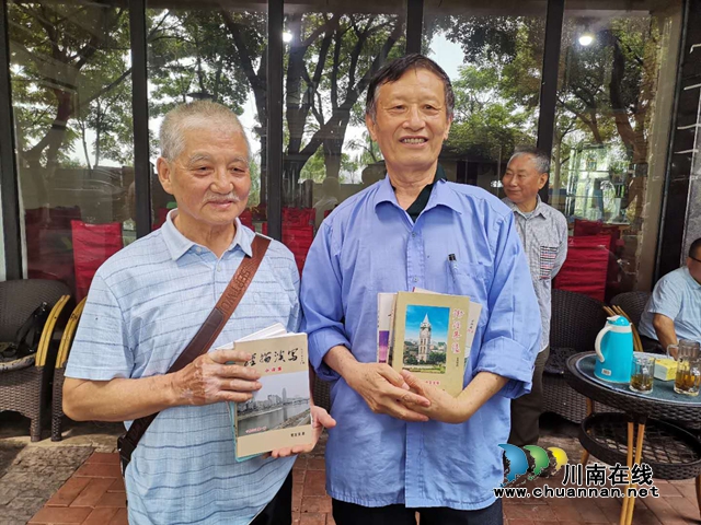 瀘州本土作家贈“糧” 山鄉(xiāng)孩子將披上“文學(xué)的翅膀”(圖4)