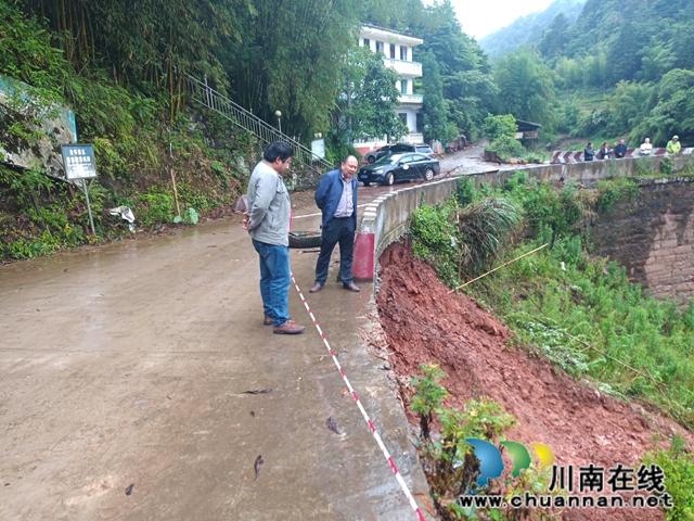 合江先灘鎮(zhèn)：查看小槽河段水位漲水以及山洪災(zāi)害點(diǎn)位受災(zāi)情況(圖1)