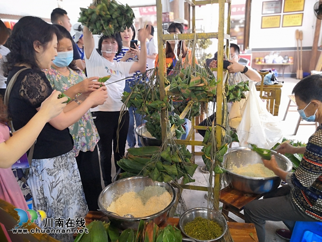 自己親手包黃粑、做油紙傘、調(diào)制國窖1573，爽不爽？(圖5)