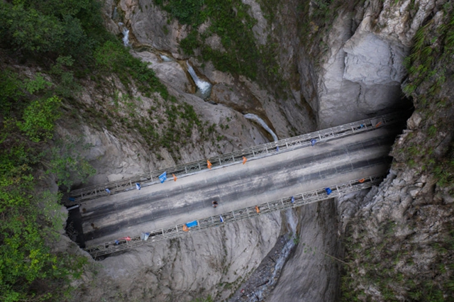 我國最后一個具備條件通硬化路的建制村阿布洛哈村通車了(圖9)