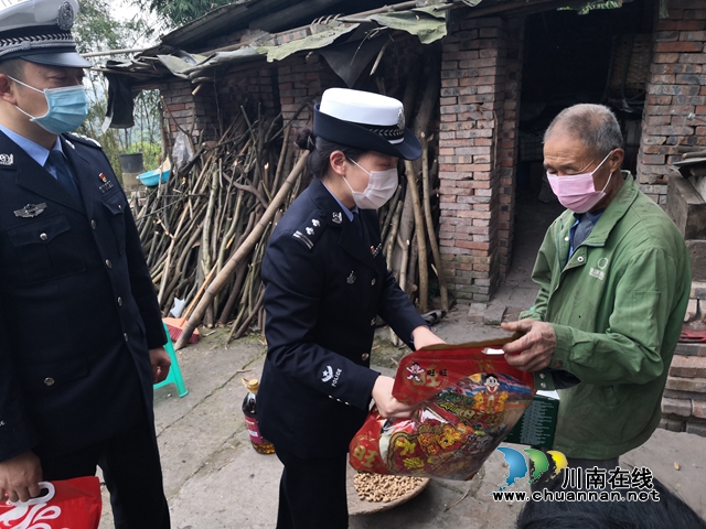 ?女交警大隊(duì)長(zhǎng)唐娟娟的警察故事：用無(wú)悔青春在高速上書(shū)寫(xiě)韶華(圖4)