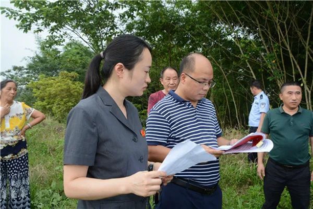 江陽法院巡回審判：林地里走來“親切法官”！(圖8)