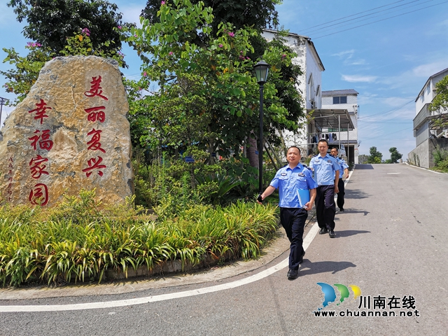 瀘縣嘉明鎮(zhèn)：駐村工作隊(duì)用心用情讓貧困村走上復(fù)興路(圖1)