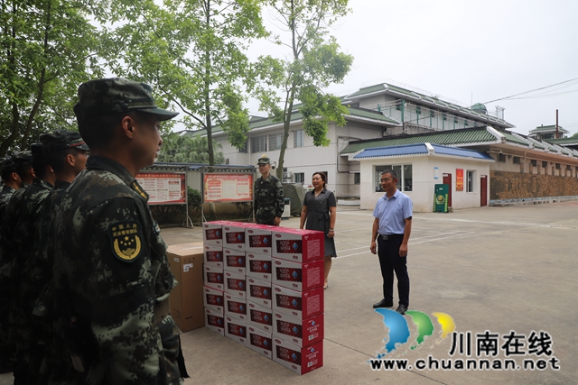 瀘縣玉蟾街道持續(xù)開展八·一建軍節(jié)走訪慰問活動(圖4)