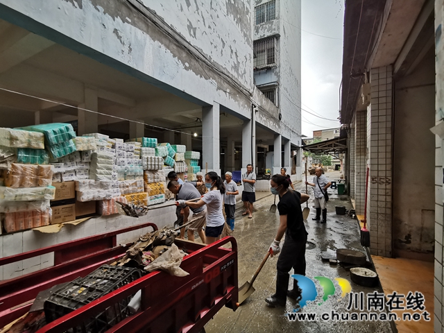 洪峰過后，瀘縣海潮鎮(zhèn)打響“水退人進”的清淤大戰(zhàn)(圖7)