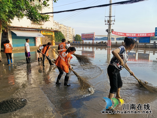 洪峰過后，瀘縣海潮鎮(zhèn)打響“水退人進”的清淤大戰(zhàn)(圖10)