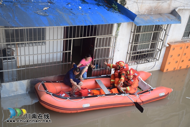 洪峰過境　合江消防緊急疏散被困群眾18人(圖2)