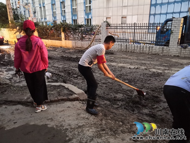 龍馬潭區(qū)小市街道防汛：風(fēng)雨同行，暖心你我(圖5)