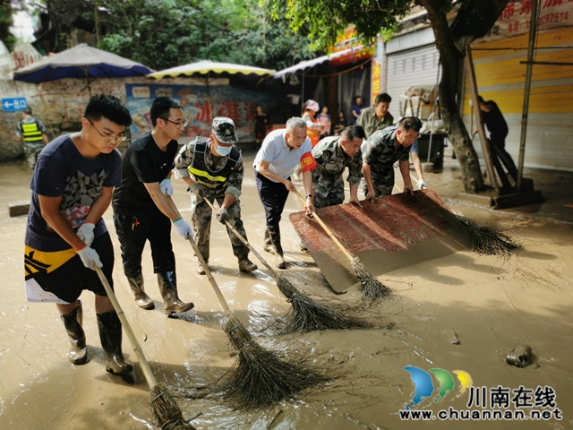 龍馬潭區(qū)小市街道防汛：風(fēng)雨同行，暖心你我(圖1)