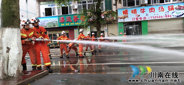 龍馬潭區(qū)小市街道防汛：風(fēng)雨同行，暖心你我(圖2)