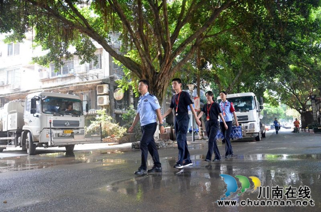 瀘州：清淤守卡點  有我警盾抗洪搶險！(圖14)