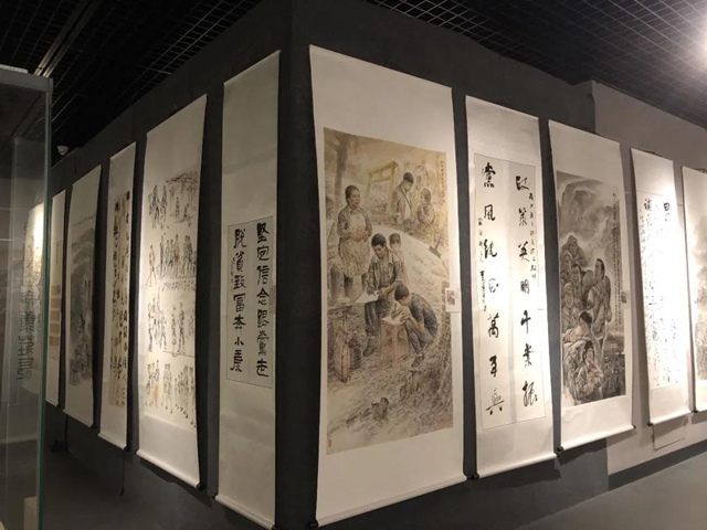 “磅礴烏蒙?奔康圓夢(mèng)”云貴川三省五市州書(shū)畫(huà)攝影聯(lián)展在瀘州舉行(圖5)