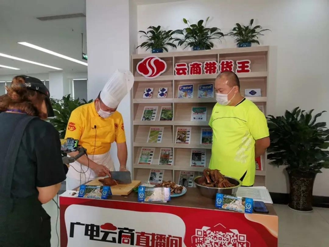 美滋滋！瀘州肥兒粉/肖鴨子/麻辣雞/畢阿婆…在一家店就能買到！(圖17)