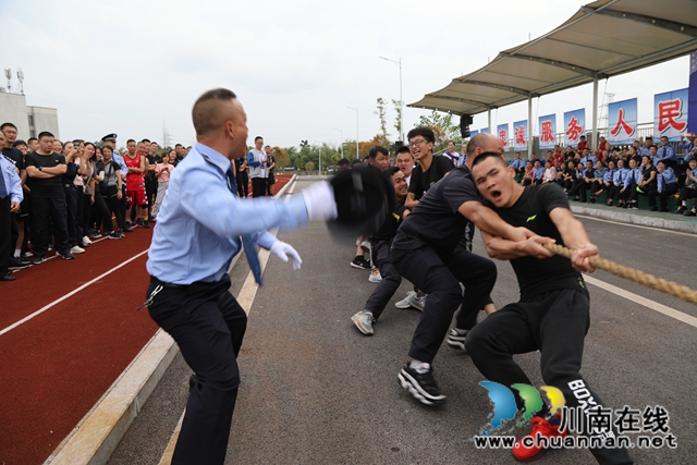 瀘縣舉辦 “忠勇鐵軍衛(wèi)龍城 .鑄魂揚(yáng)威展英姿”警體運(yùn)動(dòng)會(huì)(圖3)