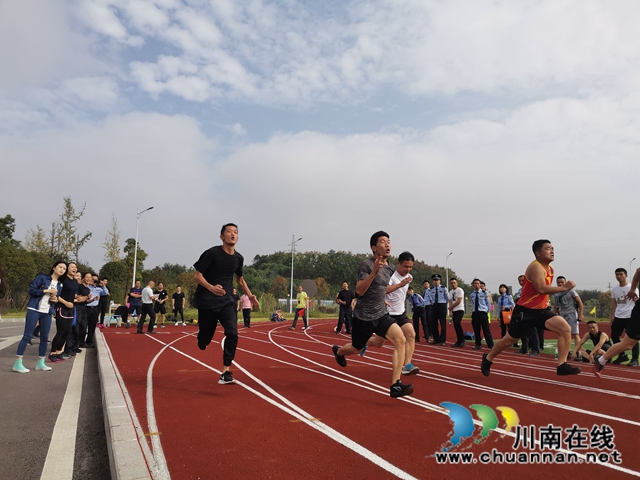 瀘縣舉辦 “忠勇鐵軍衛(wèi)龍城 .鑄魂揚(yáng)威展英姿”警體運(yùn)動(dòng)會(huì)(圖6)