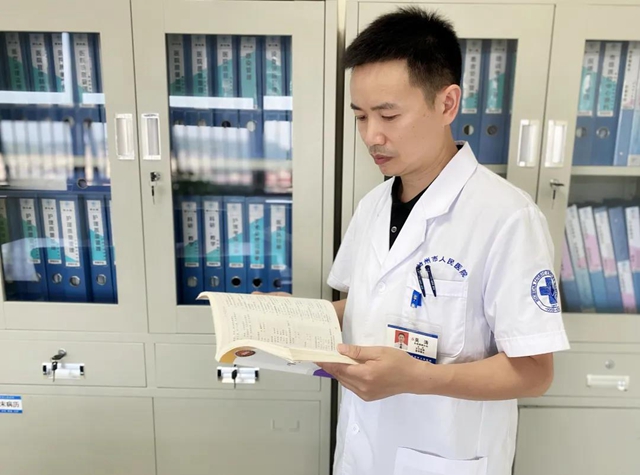 瀘州市人民醫(yī)院肝膽胰脾外科專家吳濤：從宜賓到瀘州，追逐夢想一路前行(圖1)