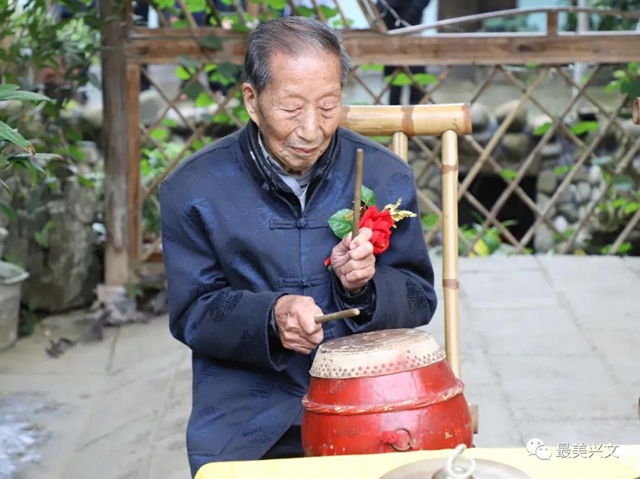 宜賓百歲老人過生日！現(xiàn)場(chǎng)發(fā)生這一幕令人……(圖11)