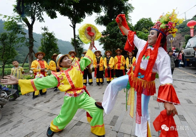 古藺花燈代表四川參加第十五屆 中國(guó)民間文藝“山花獎(jiǎng)”全國(guó)展演(圖1)