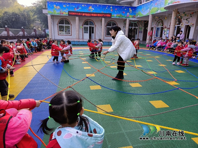 敘永大石鎮(zhèn)中心幼兒園舉行“12 . 9”冬季運(yùn)動會(圖2)