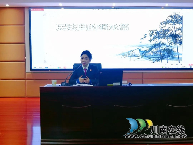 30余名離退休老干部齊聚江陽區(qū)公共圖書館，只為聽她宣講《民法典》(圖1)