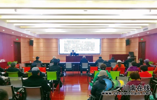 30余名離退休老干部齊聚江陽區(qū)公共圖書館，只為聽她宣講《民法典》(圖3)