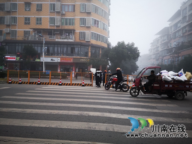 合江少岷路：早高峰秩序井然，綠色出行成美麗風(fēng)景(圖4)