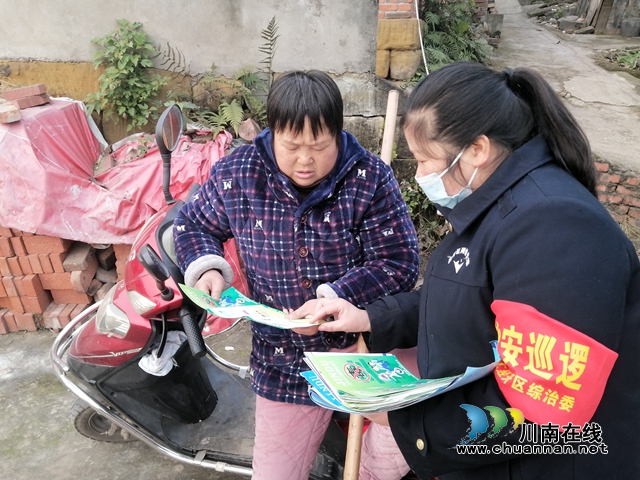 內(nèi)江經(jīng)開區(qū)靖民鎮(zhèn)雙塘村極開展“拒絕毒品、人人參與”禁毒宣傳活動(圖1)