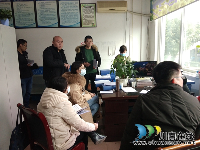 瀘縣交通運(yùn)輸局到百和鎮(zhèn)檢查道路交通運(yùn)輸安全工作(圖1)