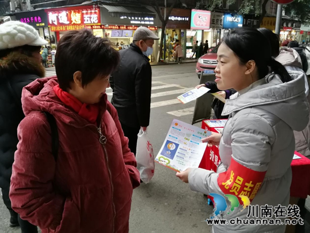 江陽區(qū)北城街道報(bào)恩塔社區(qū)開展垃圾分類宣傳活動(dòng)(圖2)