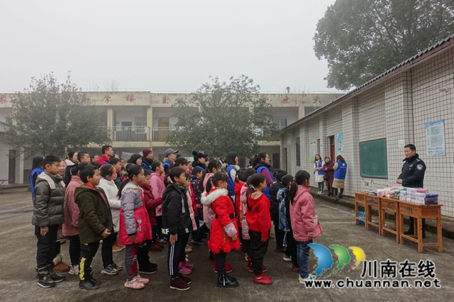 用我零花錢，給你送溫暖！瀘州市少年警校開展暖冬行(圖1)